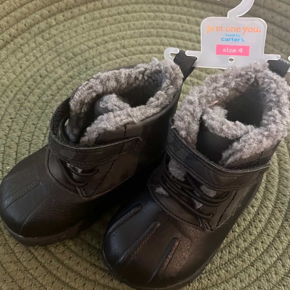 NWT carters (just one you) faux fur lined winter duck boots - size 4 color black